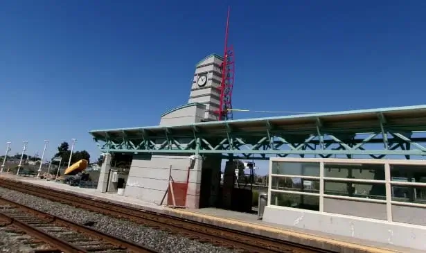 Before the Richmond Amtrak Station platform with cracked masonry walls was painted by Blackhawk Painting, Inc.